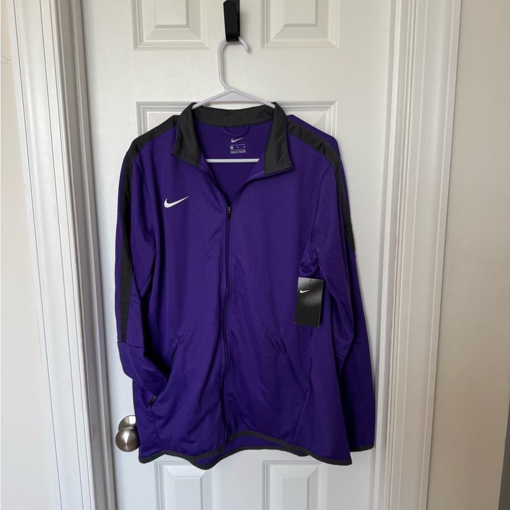 Women’s Nike XL full zip jacket with pockets
